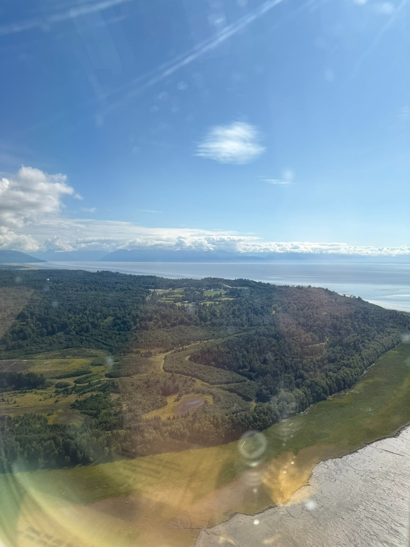 Hội nghị thượng đỉnh Nga - Mỹ: Phái đoàn Nga đáp máy bay xuống Alaska- Ảnh 2.