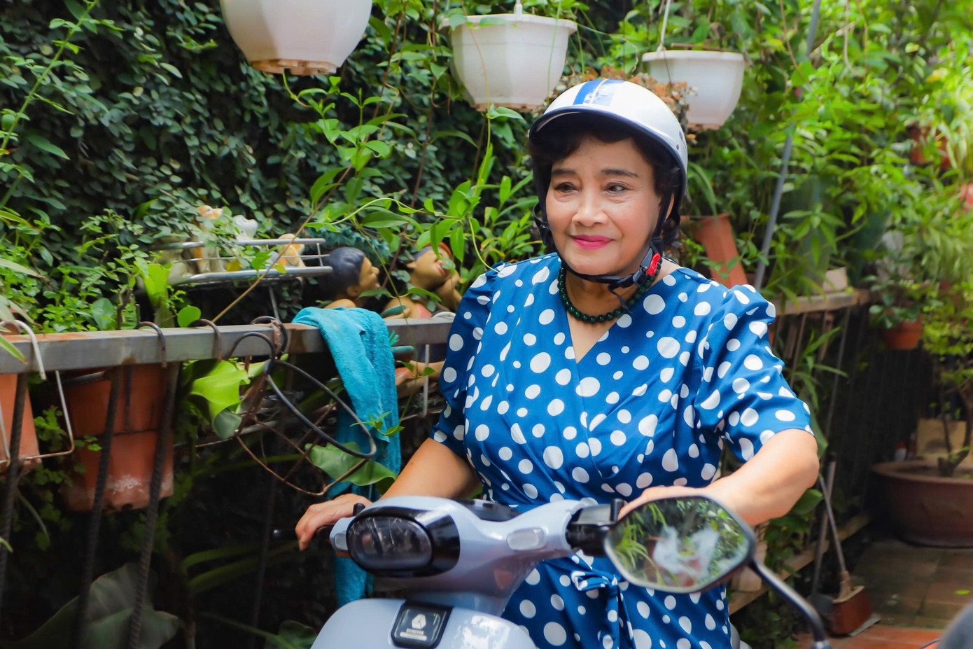 NSND Thanh Tú 81 tuổi vẫn đi xe máy, bơi 1.000 m mỗi ngày- Ảnh 3.