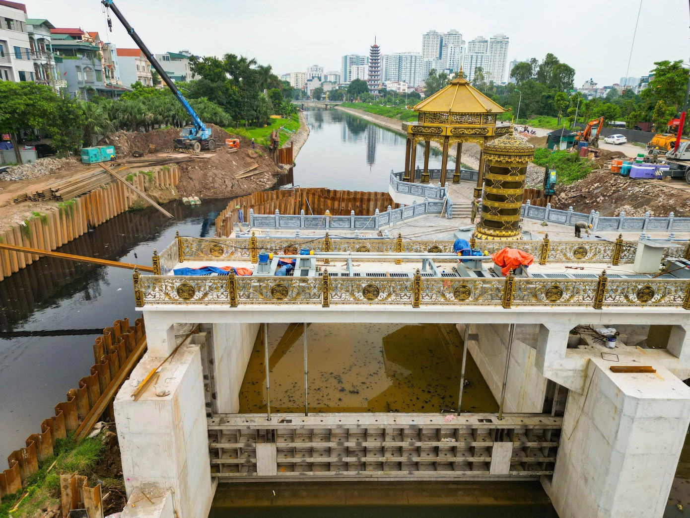 Đập dâng đầu tiên trên sông Tô Lịch trước ngày về đích- Ảnh 9.