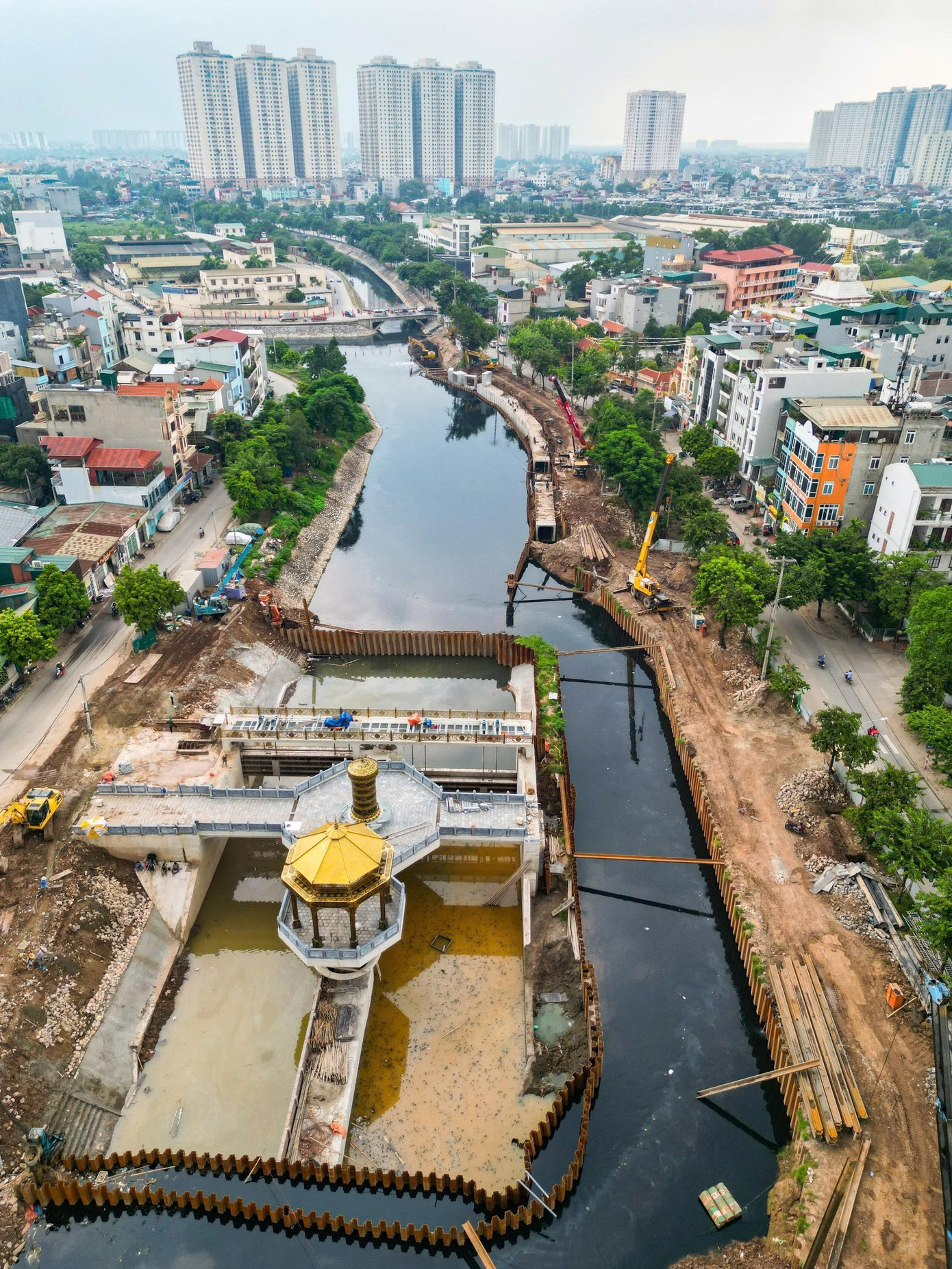 Đập dâng đầu tiên trên sông Tô Lịch trước ngày về đích- Ảnh 1.