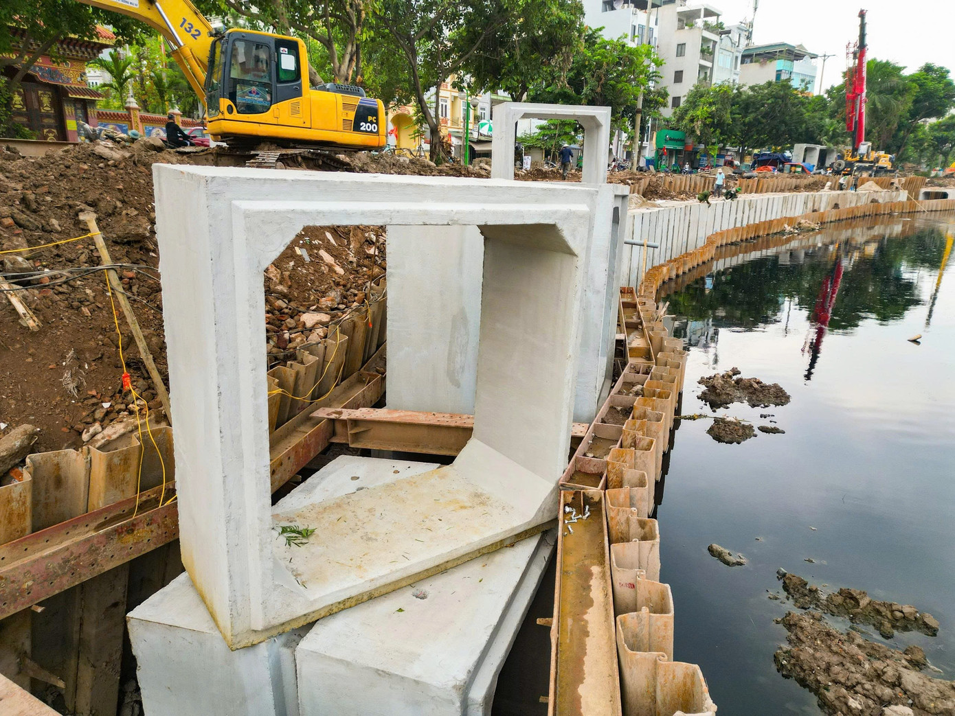 Đập dâng đầu tiên trên sông Tô Lịch trước ngày về đích- Ảnh 10.