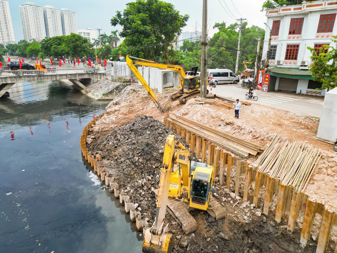 Đập dâng đầu tiên trên sông Tô Lịch trước ngày về đích- Ảnh 14.