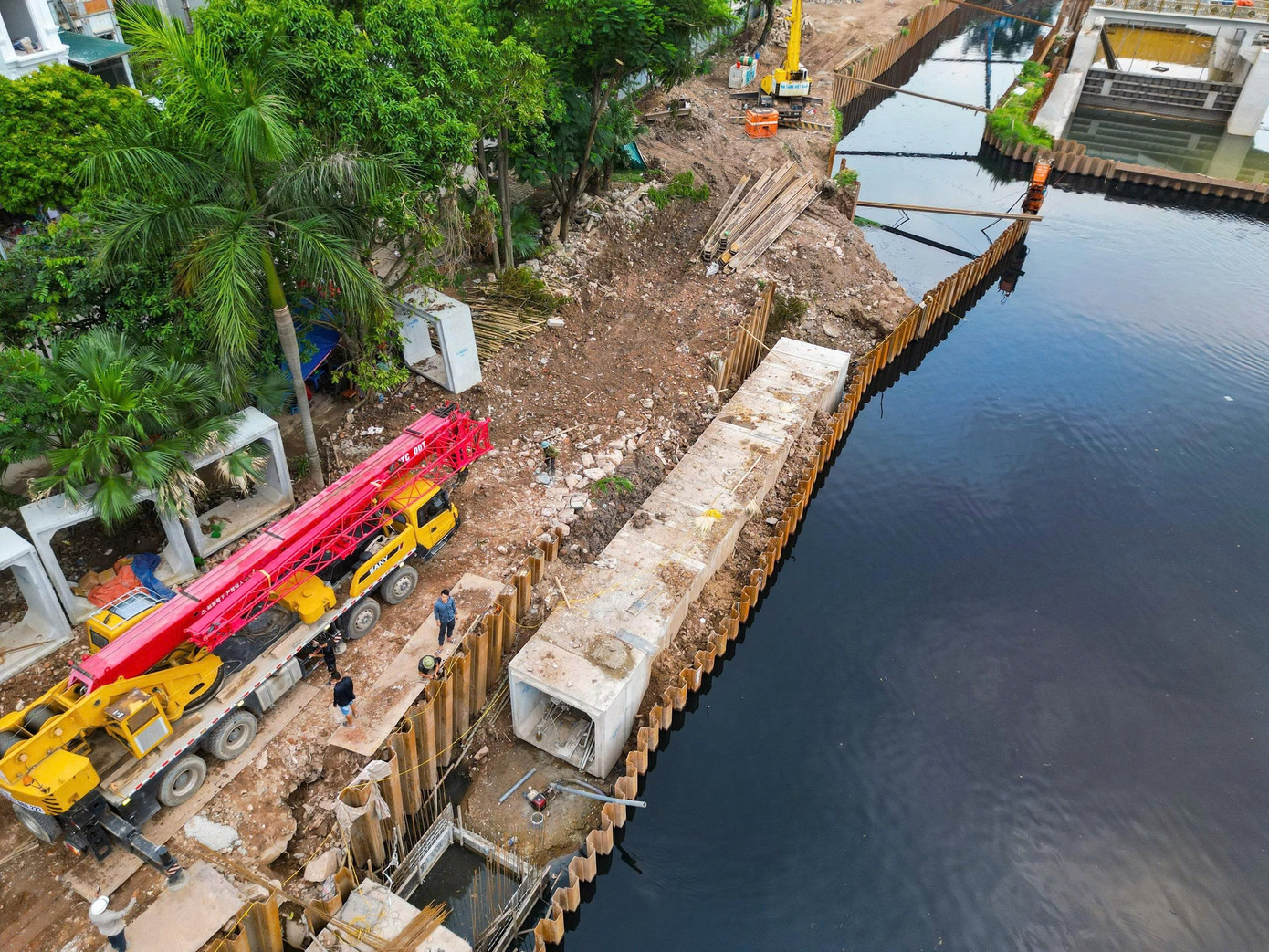 Đập dâng đầu tiên trên sông Tô Lịch trước ngày về đích- Ảnh 13.