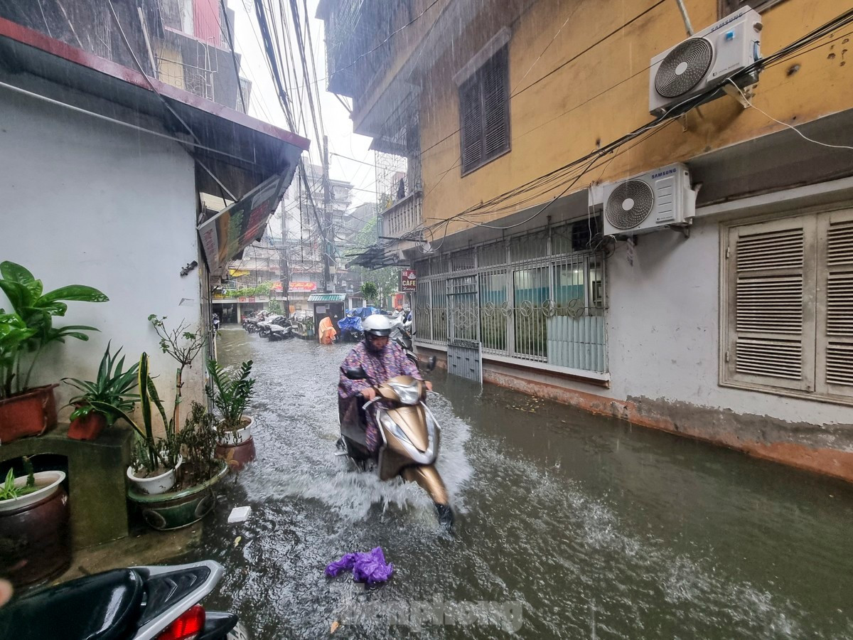 Nhận định mới về đợt mưa rất lớn trên cả nước- Ảnh 1.