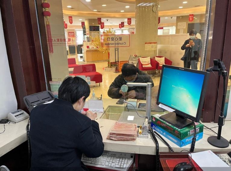 Khách gửi tiết kiệm hơn 109 tỷ đồng, đến tối nhận lãi hơn 8,7 tỷ, 3 tháng sau phát hiện số dư về 0 nhưng tòa án tuyên bố: “Ngân hàng không phải bồi thường”- Ảnh 1.