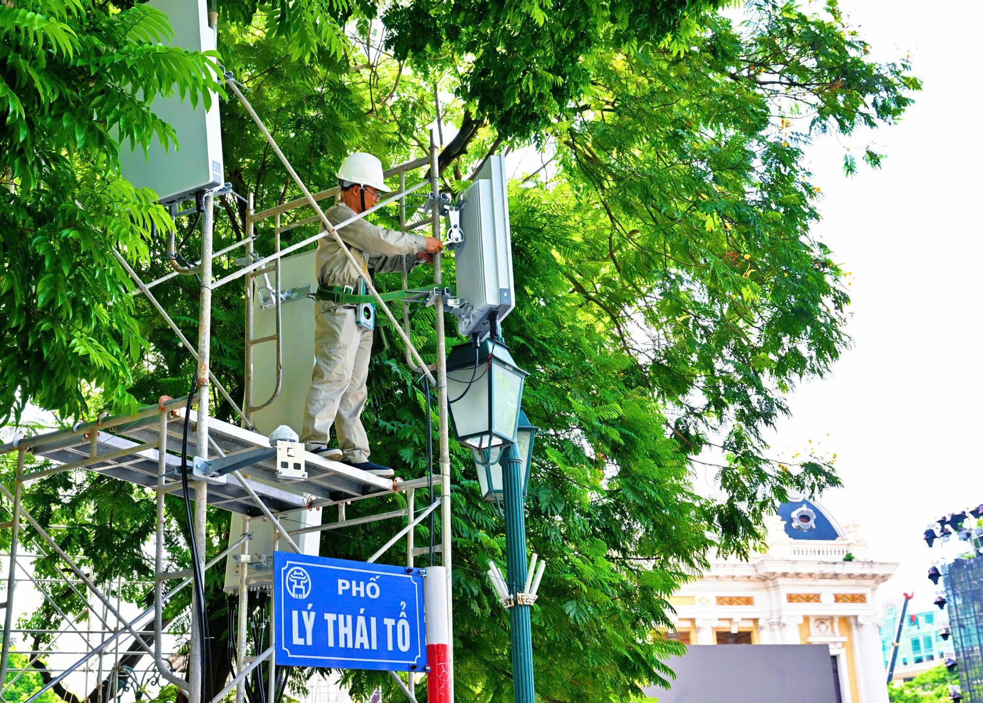 Người dân lo nghẽn mạng di động trong đại lễ A80, nhà mạng nói gì?- Ảnh 1.
