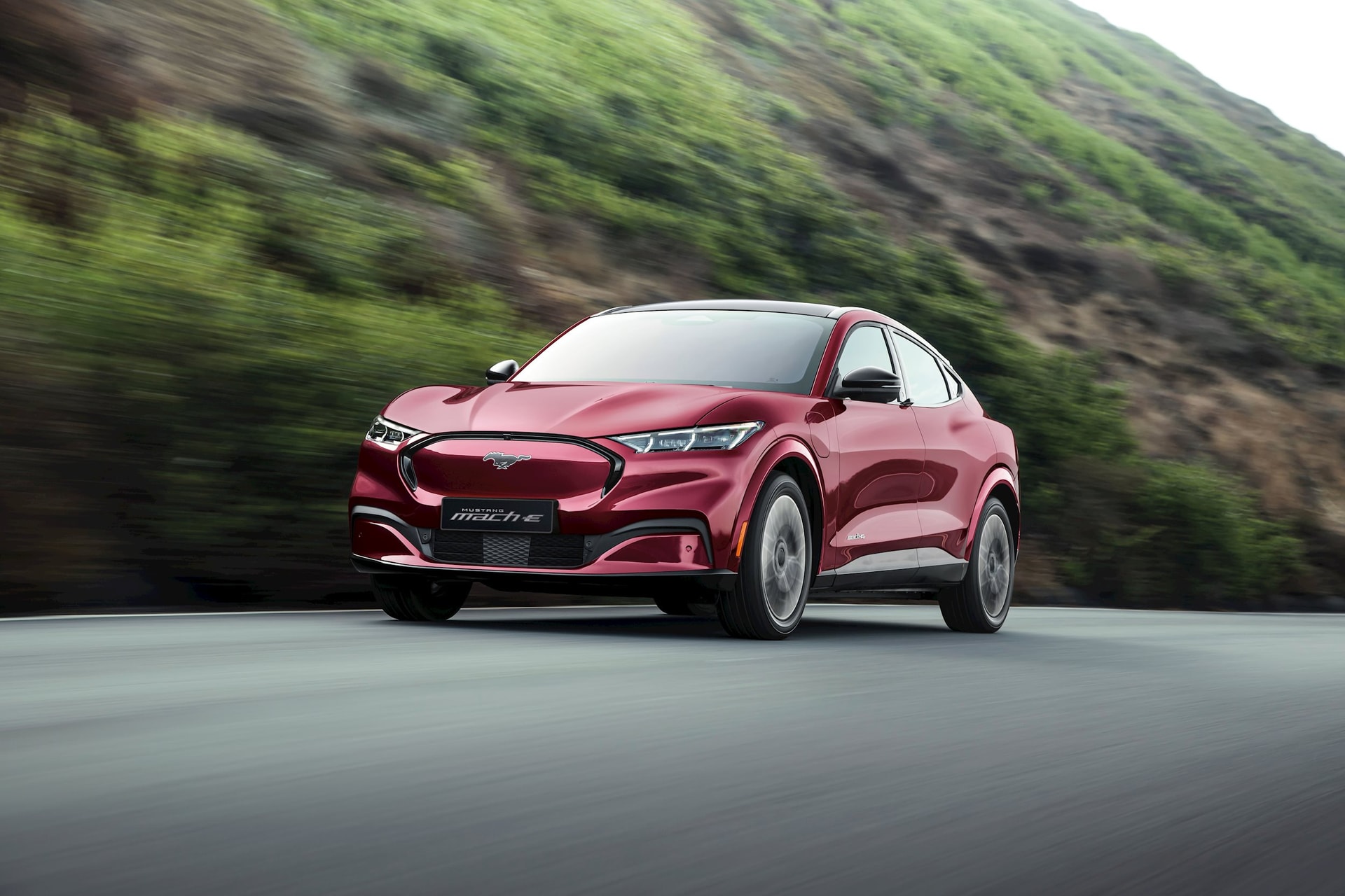 Ford chốt giá xe điện Mustang Mach E 2,6 tỷ đồng tại Việt Nam- Ảnh 2.