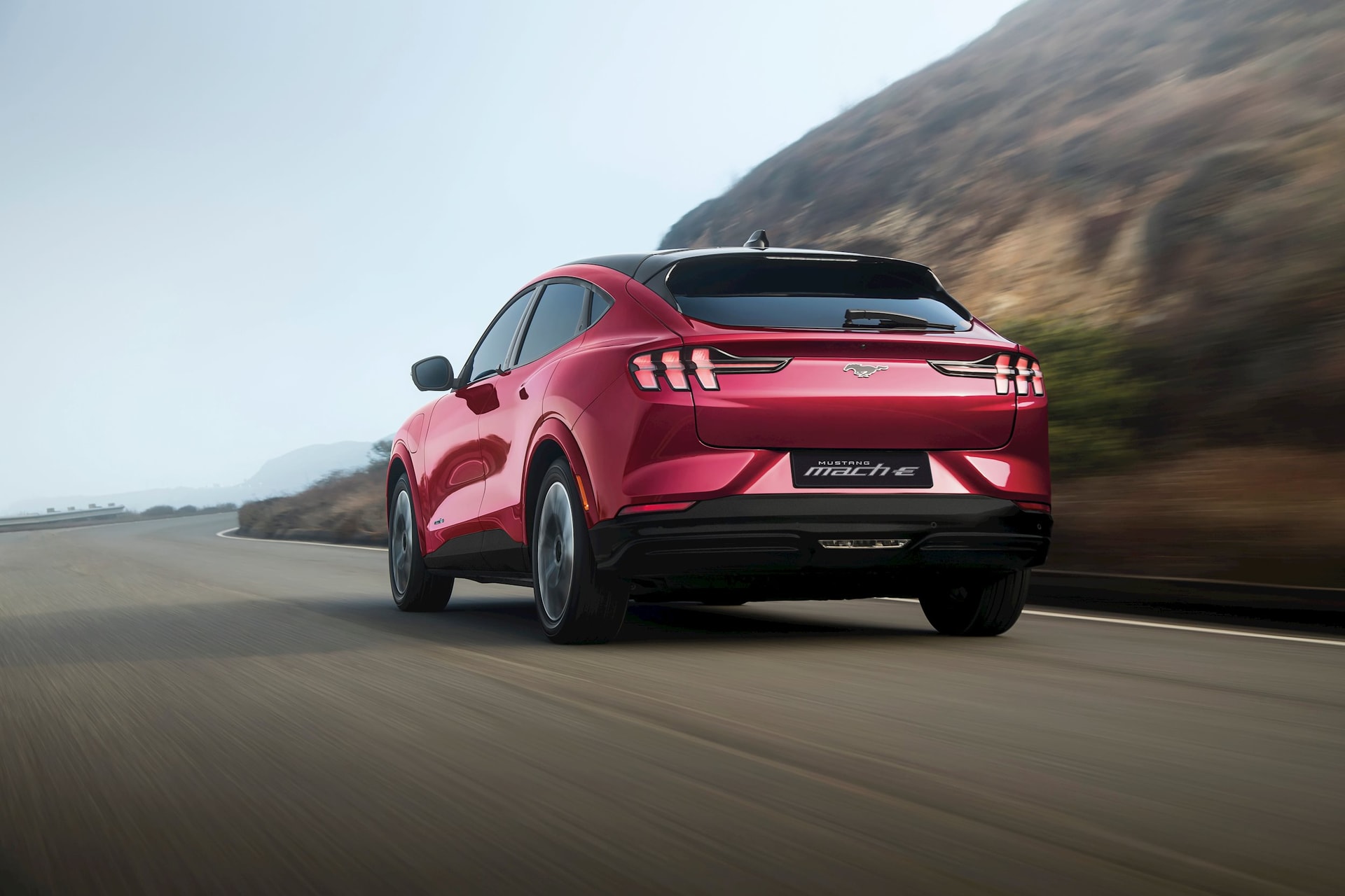 Ford chốt giá xe điện Mustang Mach E 2,6 tỷ đồng tại Việt Nam- Ảnh 3.