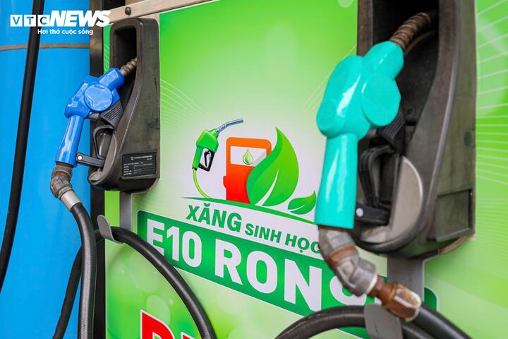 Lần đầu giảm sau khi mở bán, giá xăng E10 thế nào?- Ảnh 1.