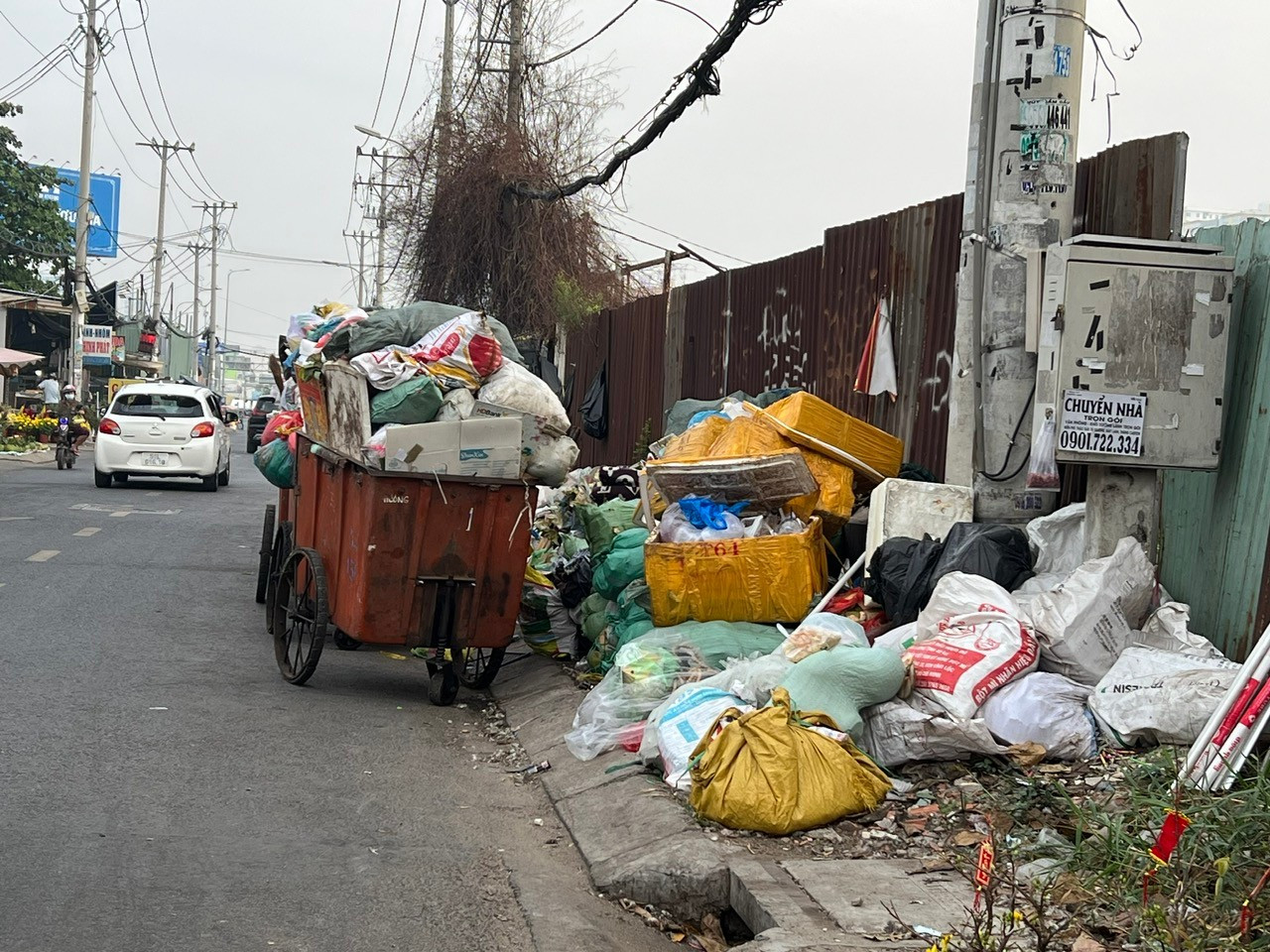 Động thái mới của bãi rác Đa Phước sau quyết định chỉ tiếp nhận rác ban đêm- Ảnh 2.
