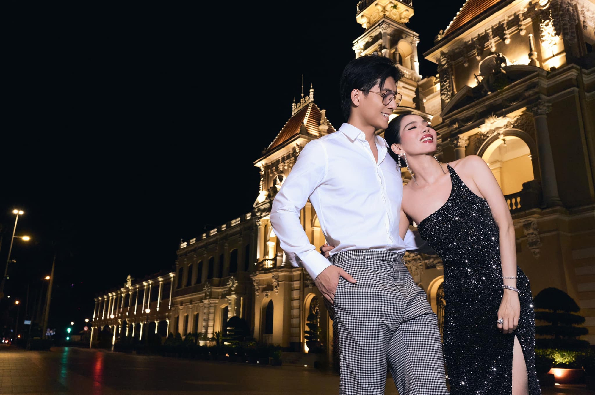 Chuyện tình của “nữ hoàng phòng trà” và nam diễn viên kém 12 tuổi trong biệt thự hơn 100 tỷ ở TP.HCM- Ảnh 3.