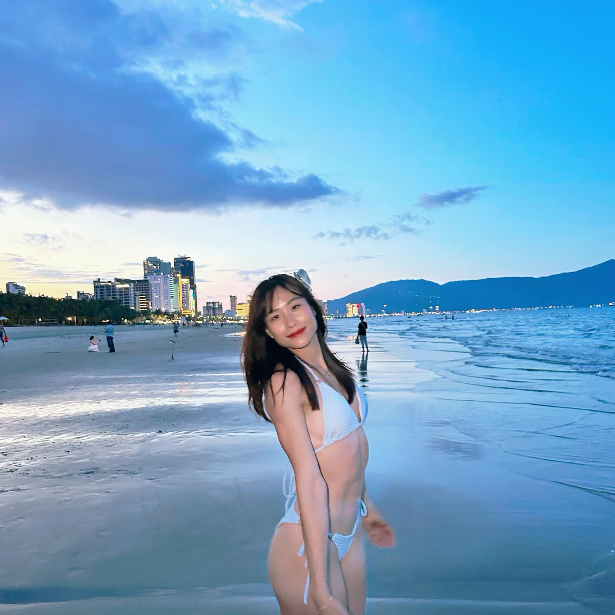 Hot girl điền kinh Huỳnh Thị Mỹ Tiên cơ bụng 6 múi vẫn cực sexy, thi đấu phăng phăng băng rào mới gây trầm trồ- Ảnh 2.