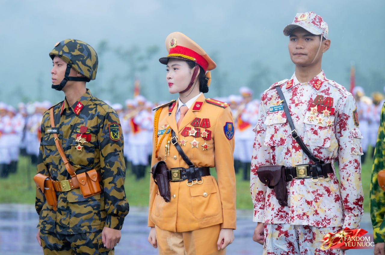 Những khung hình đầy kiêu hãnh của buổi tổng hợp luyện A80 dưới cơn mưa trắng trời- Ảnh 9.