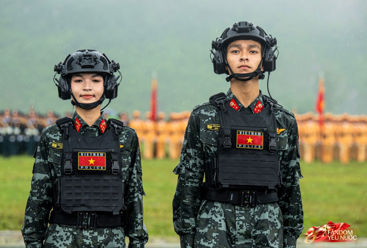 Những khung hình đầy kiêu hãnh của buổi tổng hợp luyện A80 dưới cơn mưa trắng trời- Ảnh 11.