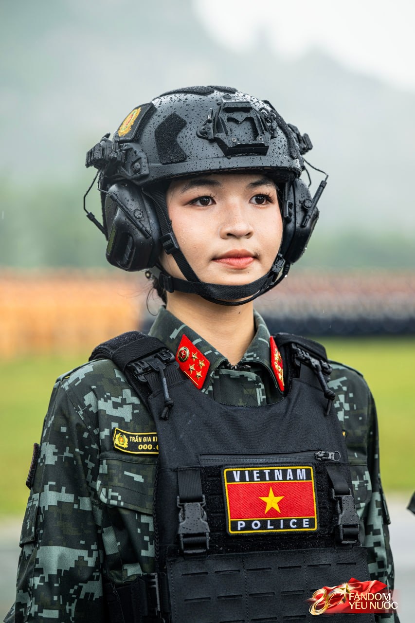 Những khung hình đầy kiêu hãnh của buổi tổng hợp luyện A80 dưới cơn mưa trắng trời- Ảnh 12.
