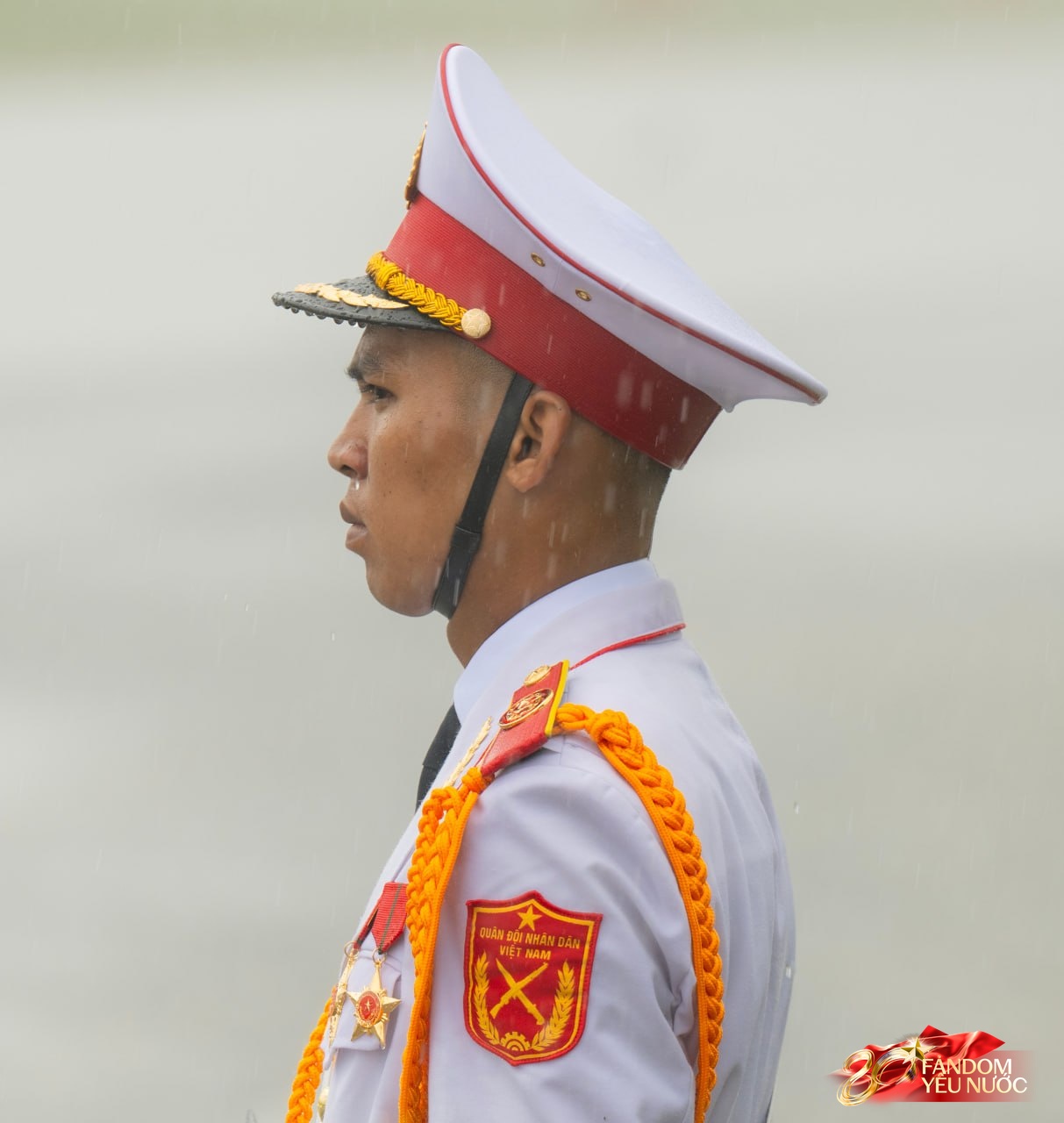 Những khung hình đầy kiêu hãnh của buổi tổng hợp luyện A80 dưới cơn mưa trắng trời- Ảnh 16.