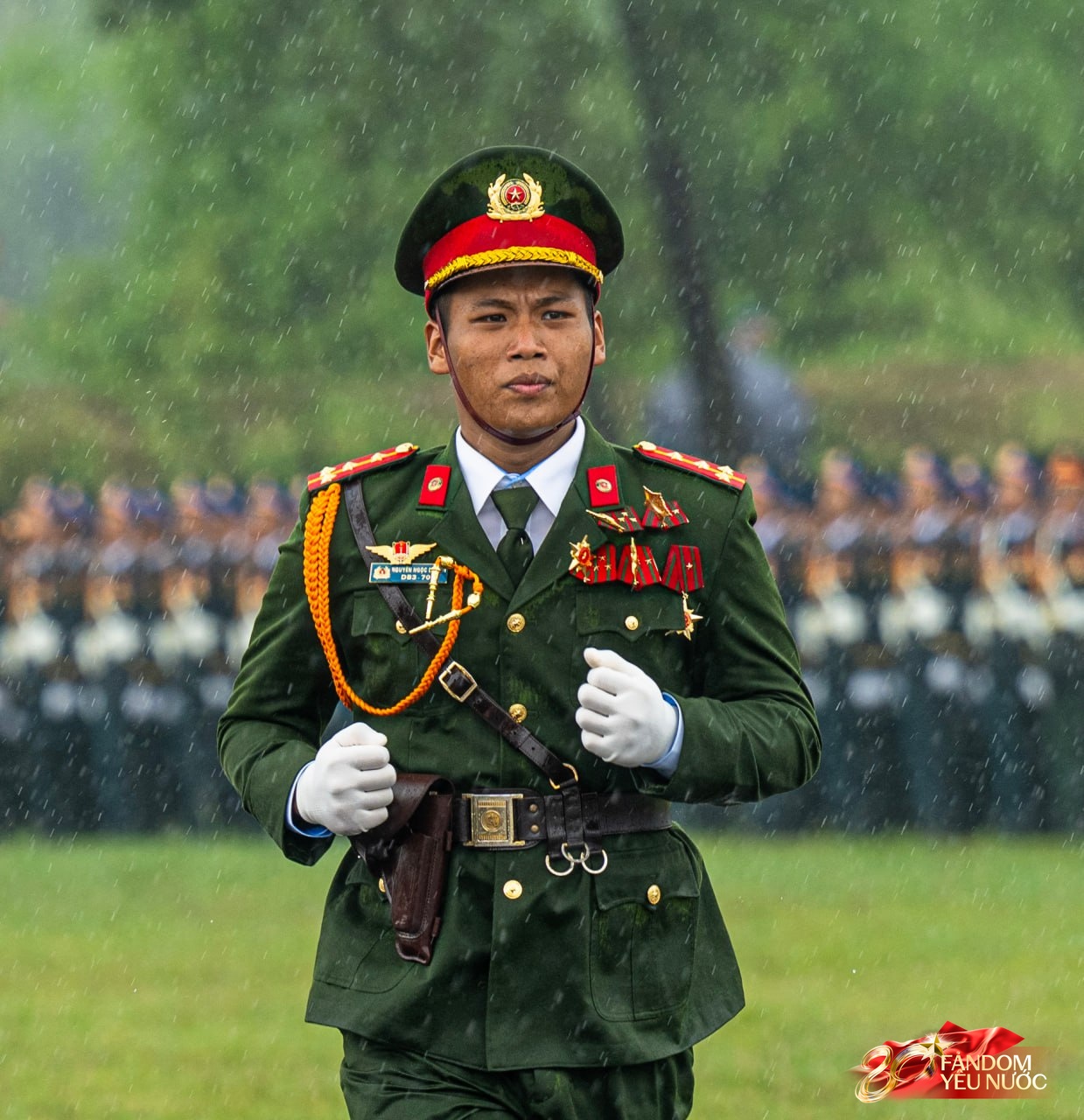 Những khung hình đầy kiêu hãnh của buổi tổng hợp luyện A80 dưới cơn mưa trắng trời- Ảnh 15.