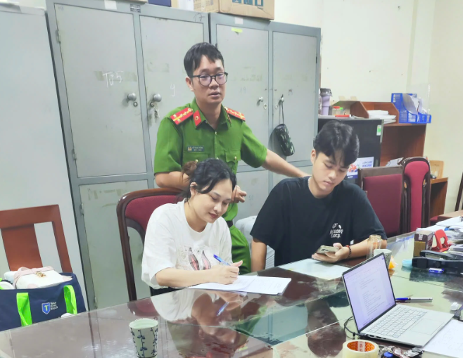 Vụ Mr Pips: Cảnh sát dẫn giải vợ Mr Hunter từ Thái Lan về Việt Nam- Ảnh 2.