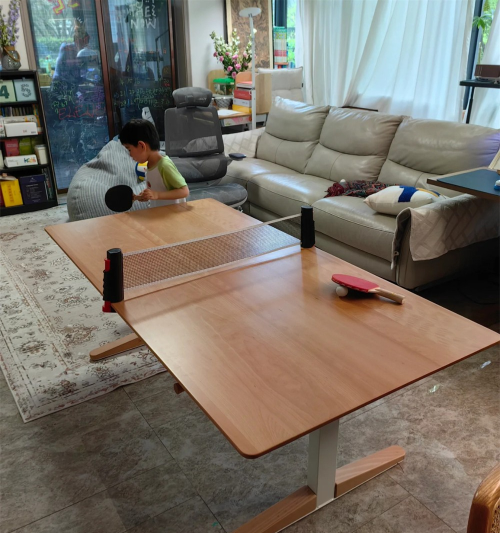 Gia đình 4 người bỏ sofa giữa nhà, kê 3 chiếc bàn học trong phòng khách: Cách bố trí gây bất ngờ nhưng ai cũng muốn học theo- Ảnh 5.