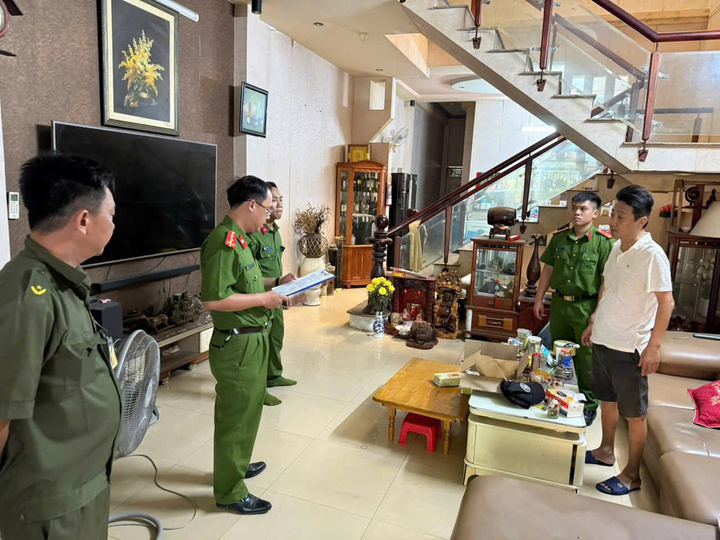 Triệt phá ổ tín dụng đen, cho vay lãi suất 'cắt cổ' hơn 300%/năm ở Đà Nẵng- Ảnh 1.