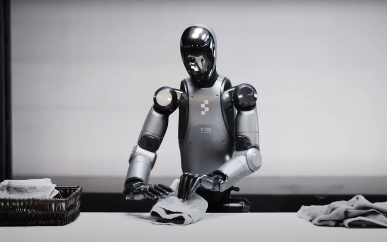 Robot Mỹ được khen hết lời vì biết gấp quần áo- Ảnh 1.