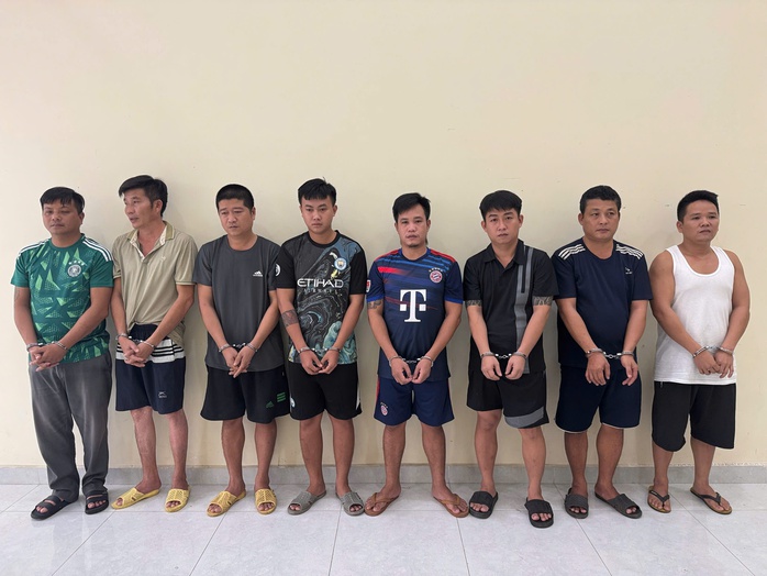 Công an TP HCM đột kích nhiều địa điểm, bắt khẩn cấp 8 người- Ảnh 1.