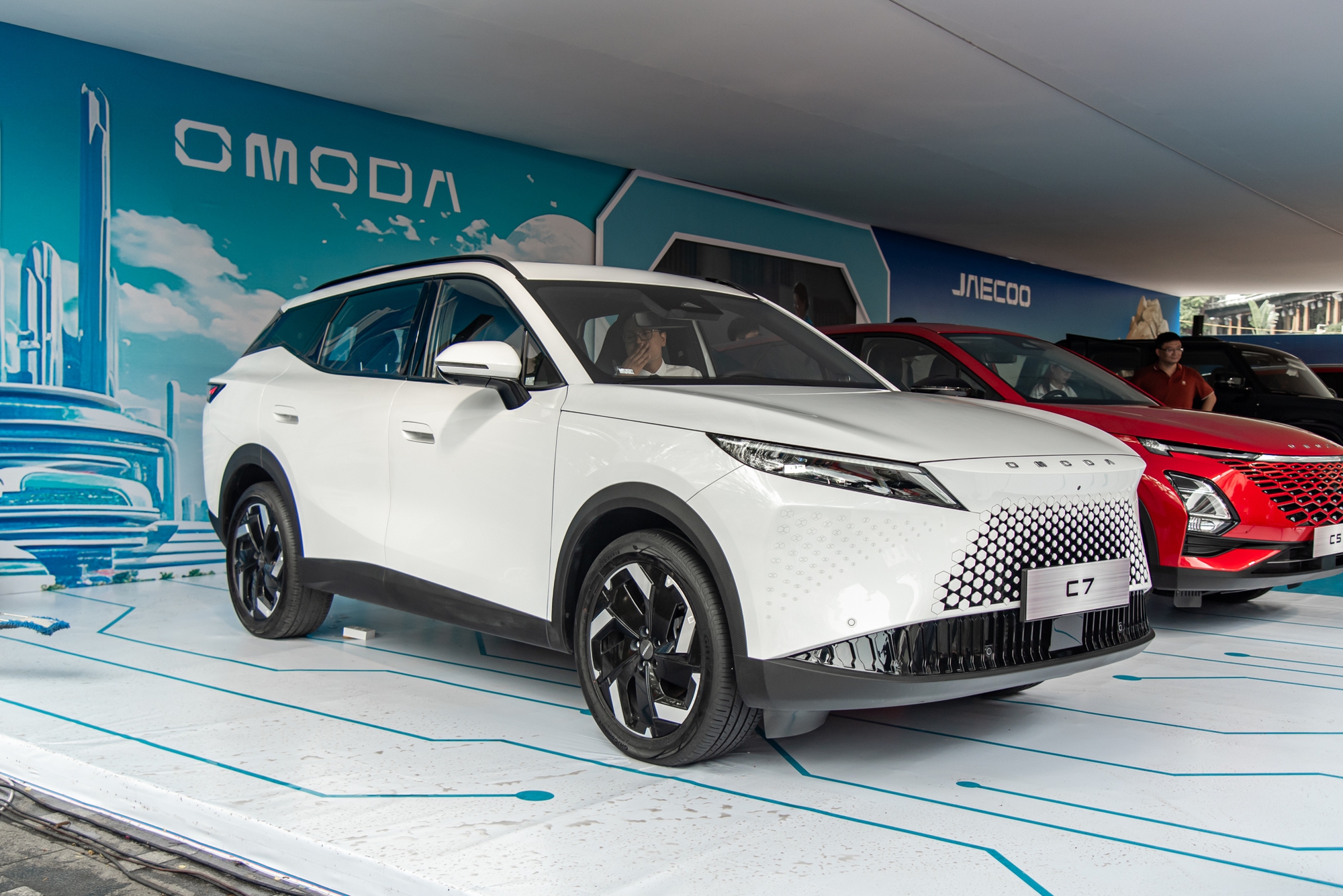 Chi tiết Omoda C7 tại Việt Nam: Đấu trực tiếp CR-V hybrid, giá dự kiến từ 839 triệu đồng- Ảnh 1.