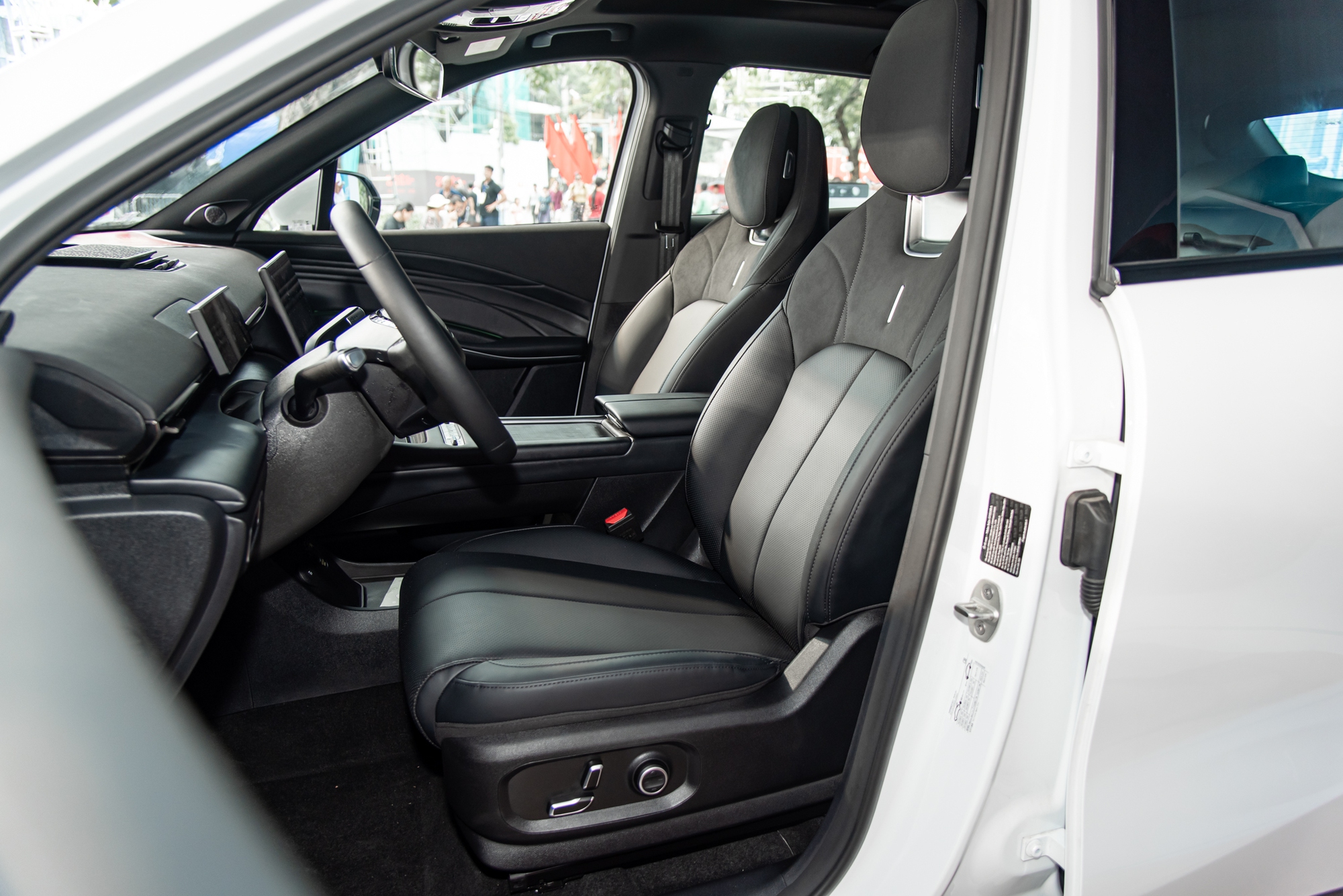 Chi tiết Omoda C7 tại Việt Nam: Đấu trực tiếp CR-V hybrid, giá dự kiến từ 839 triệu đồng- Ảnh 14.