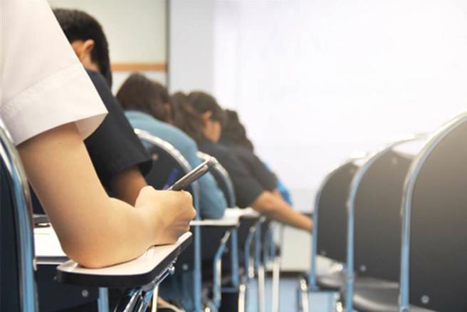 Nam sinh thi ĐH đạt điểm cao chót vót, tìm việc làm thêm online để hỗ trợ gia đình: Chưa kịp nhận giấy báo trúng tuyển đã bị cảnh sát triệu tập- Ảnh 1.