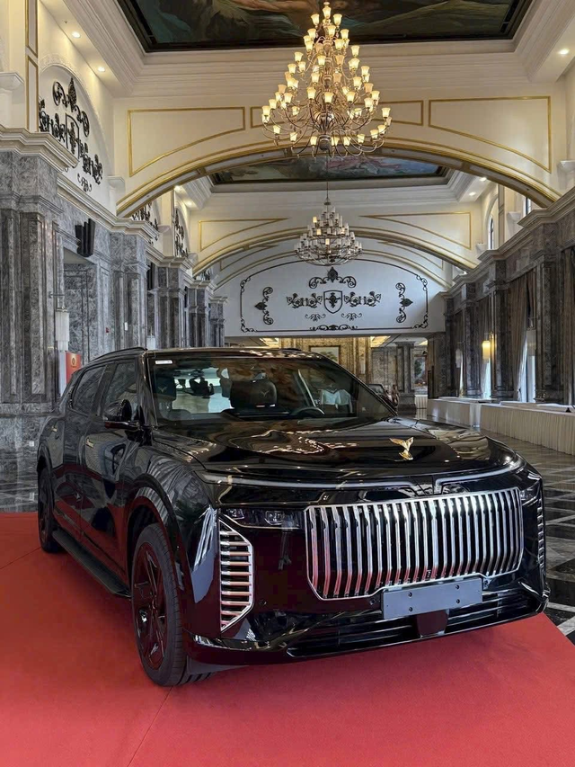Limousine xịn nhất của VinFast đã có biển số, lăn bánh gần Lăng Bác: Xứng danh Rolls-Royce Việt Nam?- Ảnh 2.