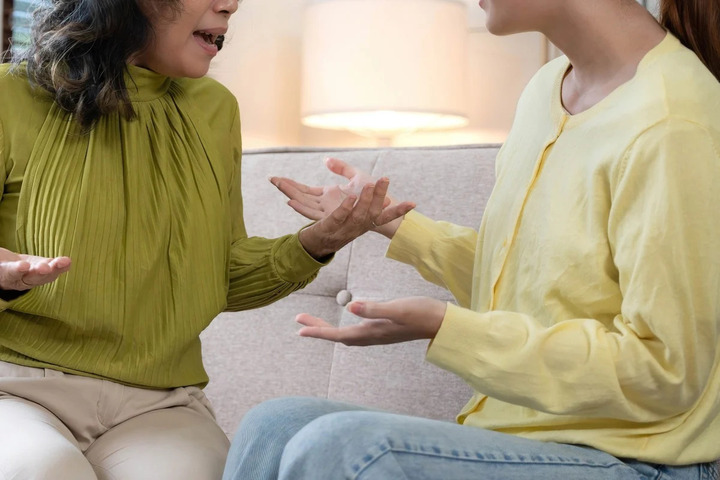 Không được con gái chăm sóc chu đáo, mẹ thưa kiện đòi hơn 17 tỷ đồng- Ảnh 1. Không được con gái chăm sóc chu đáo, mẹ thưa kiện đòi hơn 17 tỷ đồng- Ảnh 1.
