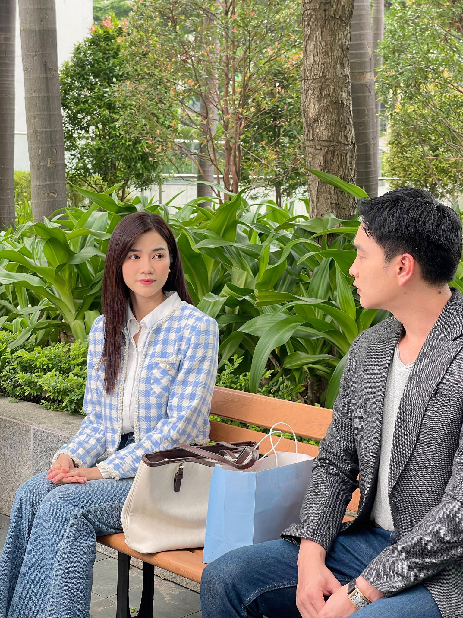 Nữ chính phim giờ vàng VTV biến hóa sơ mi trắng thành loạt set đồ sang chảnh, hợp công sở tuổi 30+- Ảnh 1.