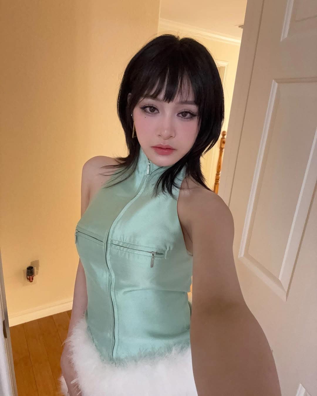 Hiền Hồ bất ngờ quỳ gối xin lỗi giữa sân khấu: "Mọi người đừng bao giờ mắc sai lầm như tôi"- Ảnh 3.