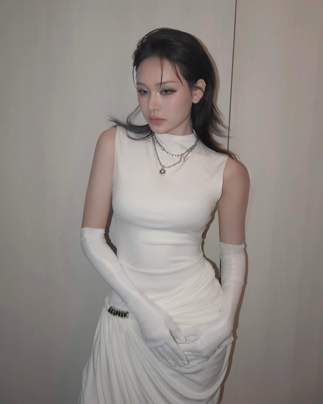 Hiền Hồ bất ngờ quỳ gối xin lỗi giữa sân khấu: "Mọi người đừng bao giờ mắc sai lầm như tôi"- Ảnh 2.