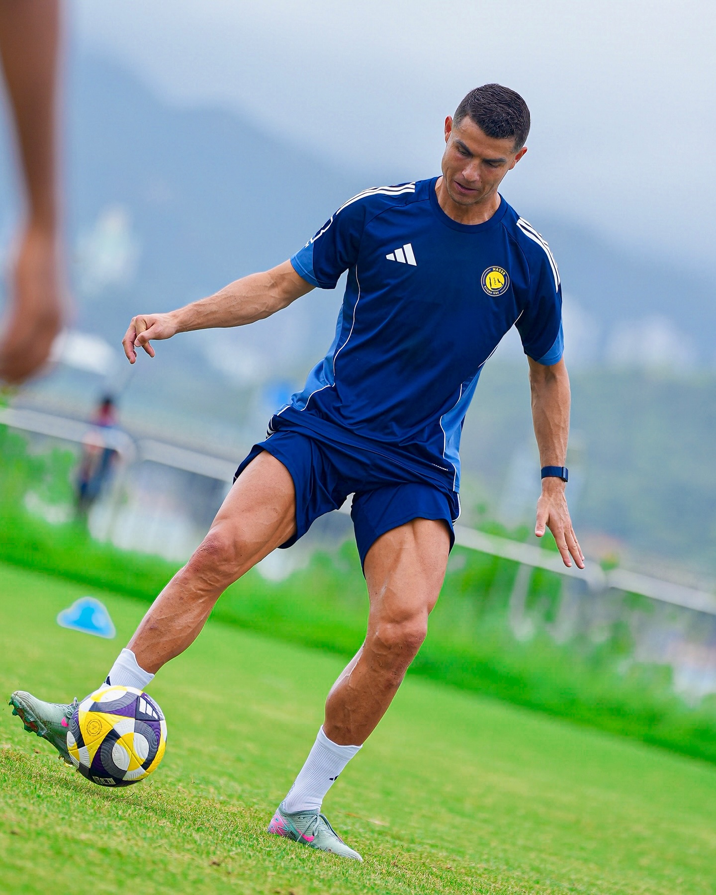 Ronaldo lộ diện sau màn cầu hôn gây chấn động toàn cầu, tuổi 40 body vẫn cuồn cuộn đẹp như tạc tượng- Ảnh 4. Ronaldo lộ diện sau màn cầu hôn gây chấn động toàn cầu, tuổi 40 body vẫn cuồn cuộn đẹp như tạc tượng- Ảnh 4.