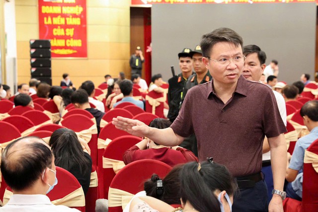 Hàng trăm cảnh sát khám xét nơi tổ chức hội thảo ở Hà Nội, bắt "ông trùm" Nguyễn Chánh Đáng- Ảnh 8.