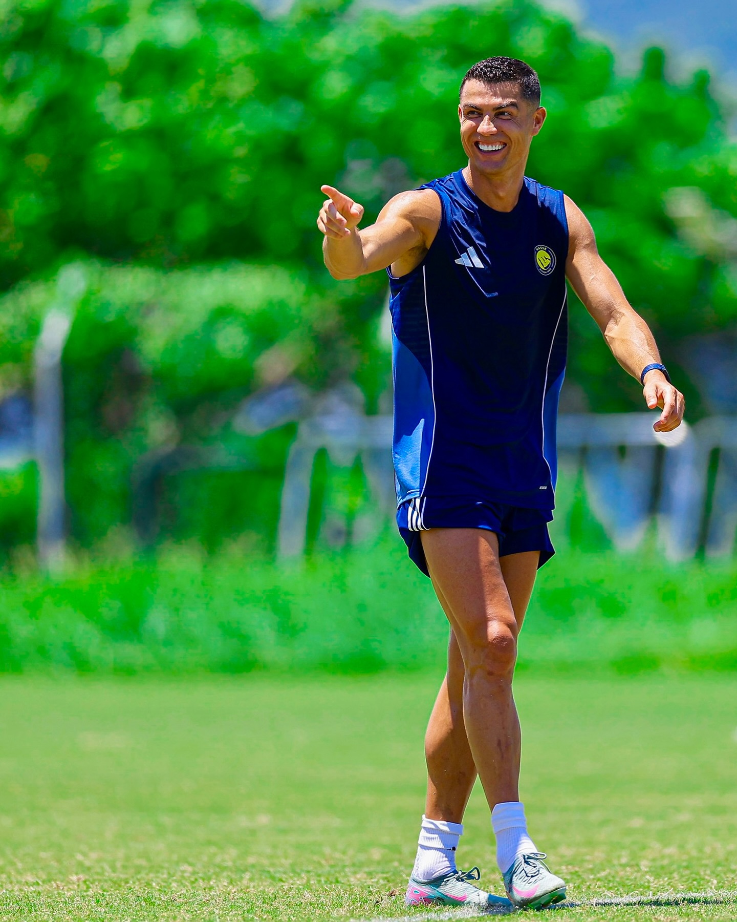 Ronaldo lộ diện sau màn cầu hôn gây chấn động toàn cầu, tuổi 40 body vẫn cuồn cuộn đẹp như tạc tượng- Ảnh 3. Ronaldo lộ diện sau màn cầu hôn gây chấn động toàn cầu, tuổi 40 body vẫn cuồn cuộn đẹp như tạc tượng- Ảnh 3.