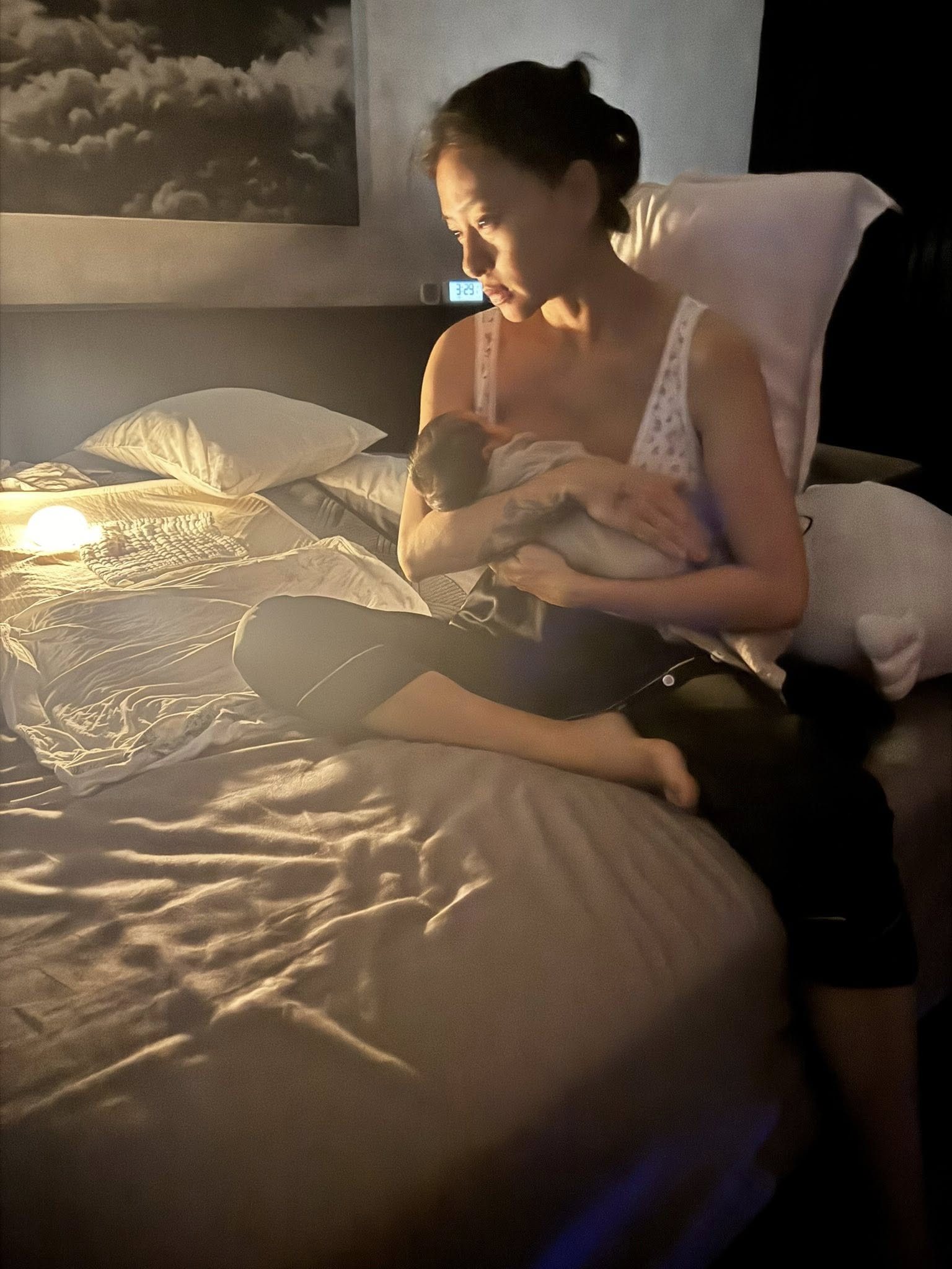Ngô Thanh Vân công khai hình ảnh "cú cắn đầu đời" của bé Gạo, quyết tâm cho con gái bú sữa mẹ hoàn toàn- Ảnh 2. Ngô Thanh Vân công khai hình ảnh "cú cắn đầu đời" của bé Gạo, quyết tâm cho con gái bú sữa mẹ hoàn toàn- Ảnh 2.