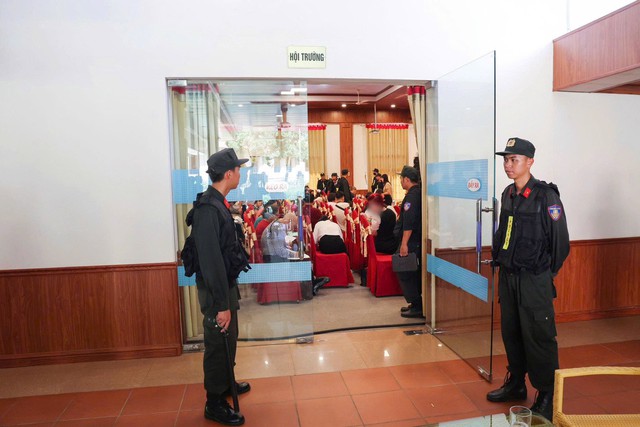 Hàng trăm cảnh sát khám xét nơi tổ chức hội thảo ở Hà Nội, bắt "ông trùm" Nguyễn Chánh Đáng- Ảnh 1.