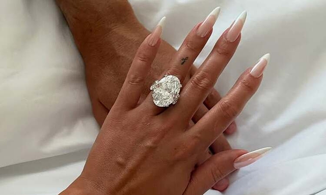 Lộ thời điểm Ronaldo làm đám cưới với Georgina sau màn cầu hôn bằng nhẫn kim cương 130 tỷ gây choáng- Ảnh 1. Lộ thời điểm Ronaldo làm đám cưới với Georgina sau màn cầu hôn bằng nhẫn kim cương 130 tỷ gây choáng- Ảnh 1.