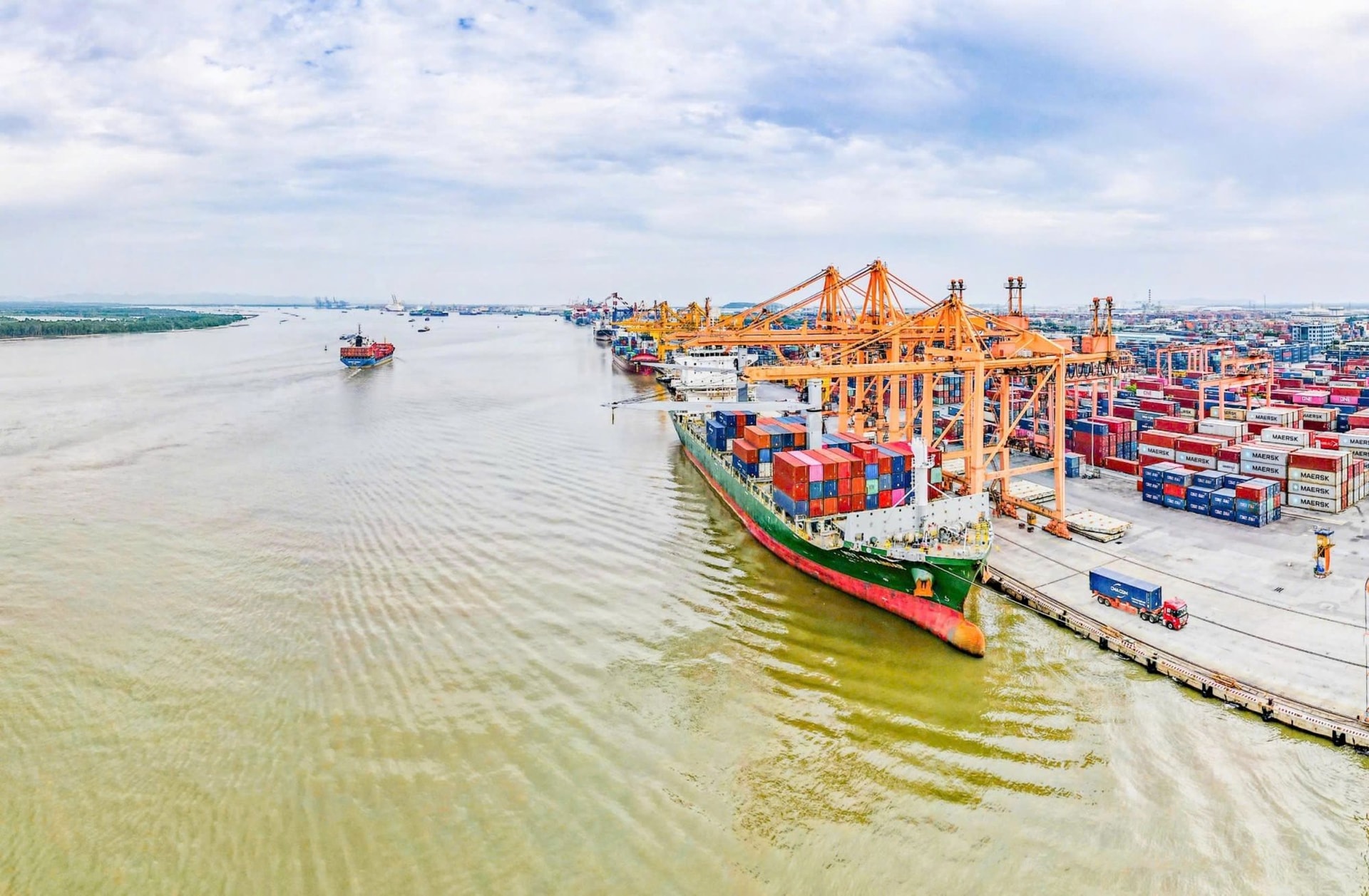 Ngay sát vách Hà Nội sẽ có khu kinh tế tự do, siêu cảng biển đón tàu 200.000 tấn- Ảnh 1. Ngay sát vách Hà Nội sẽ có khu kinh tế tự do, siêu cảng biển đón tàu 200.000 tấn- Ảnh 1.