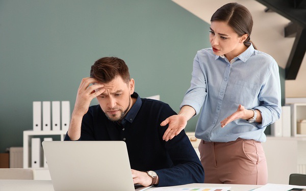 3 dấu hiệu điển hình của đàn ông có EQ thấp, ai cũng muốn né xa- Ảnh 2.