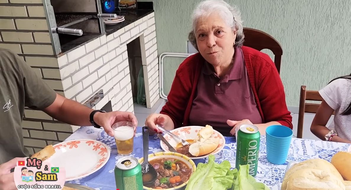 Người Brazil mê mẩn 2 món đặc sản của Việt Nam, thốt lên “trên cả tuyệt vời”, ngon hơn món Ý 100%- Ảnh 3. Người Brazil mê mẩn 2 món đặc sản của Việt Nam, thốt lên “trên cả tuyệt vời”, ngon hơn món Ý 100%- Ảnh 3.