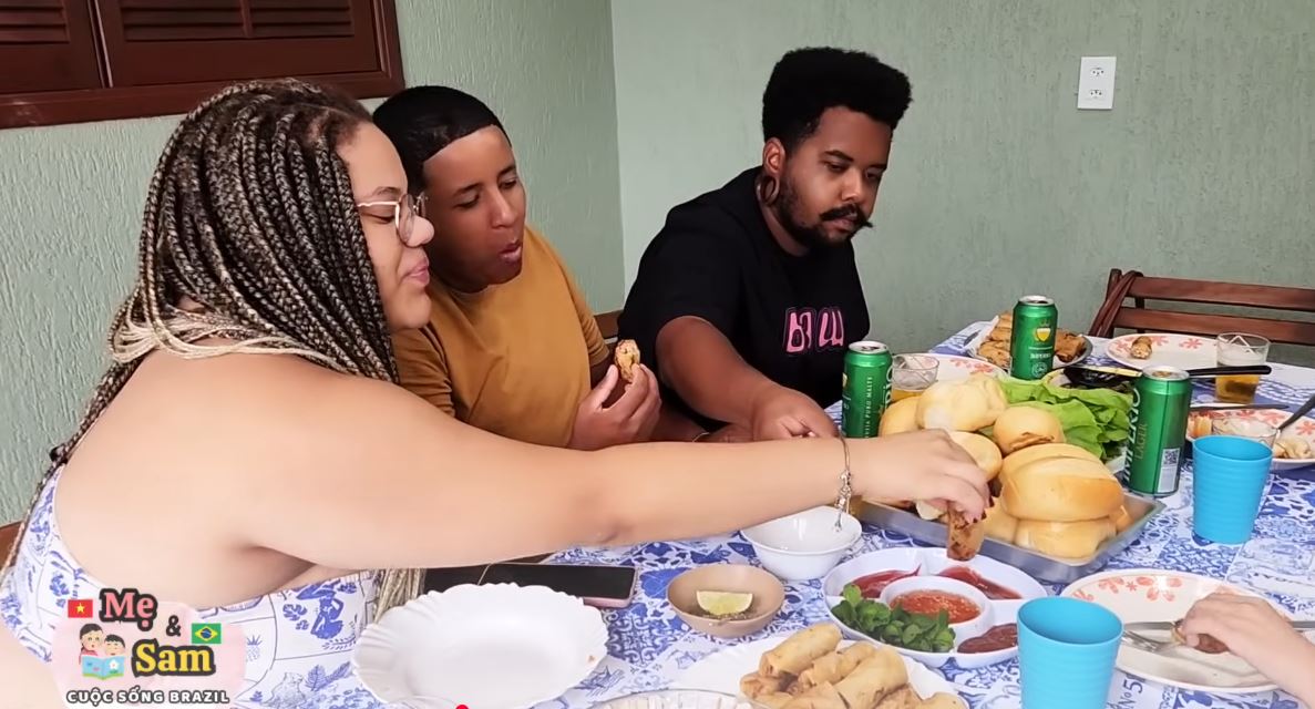Người Brazil mê mẩn 2 món đặc sản của Việt Nam, thốt lên “trên cả tuyệt vời”, ngon hơn món Ý 100%- Ảnh 4. Người Brazil mê mẩn 2 món đặc sản của Việt Nam, thốt lên “trên cả tuyệt vời”, ngon hơn món Ý 100%- Ảnh 4.