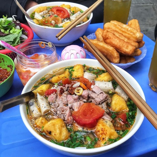 Khách Tây ngạc nhiên trước món bún lạ mà quen của người Việt, nhận xét: "Tôi chưa bao giờ ăn thế này!"- Ảnh 5.