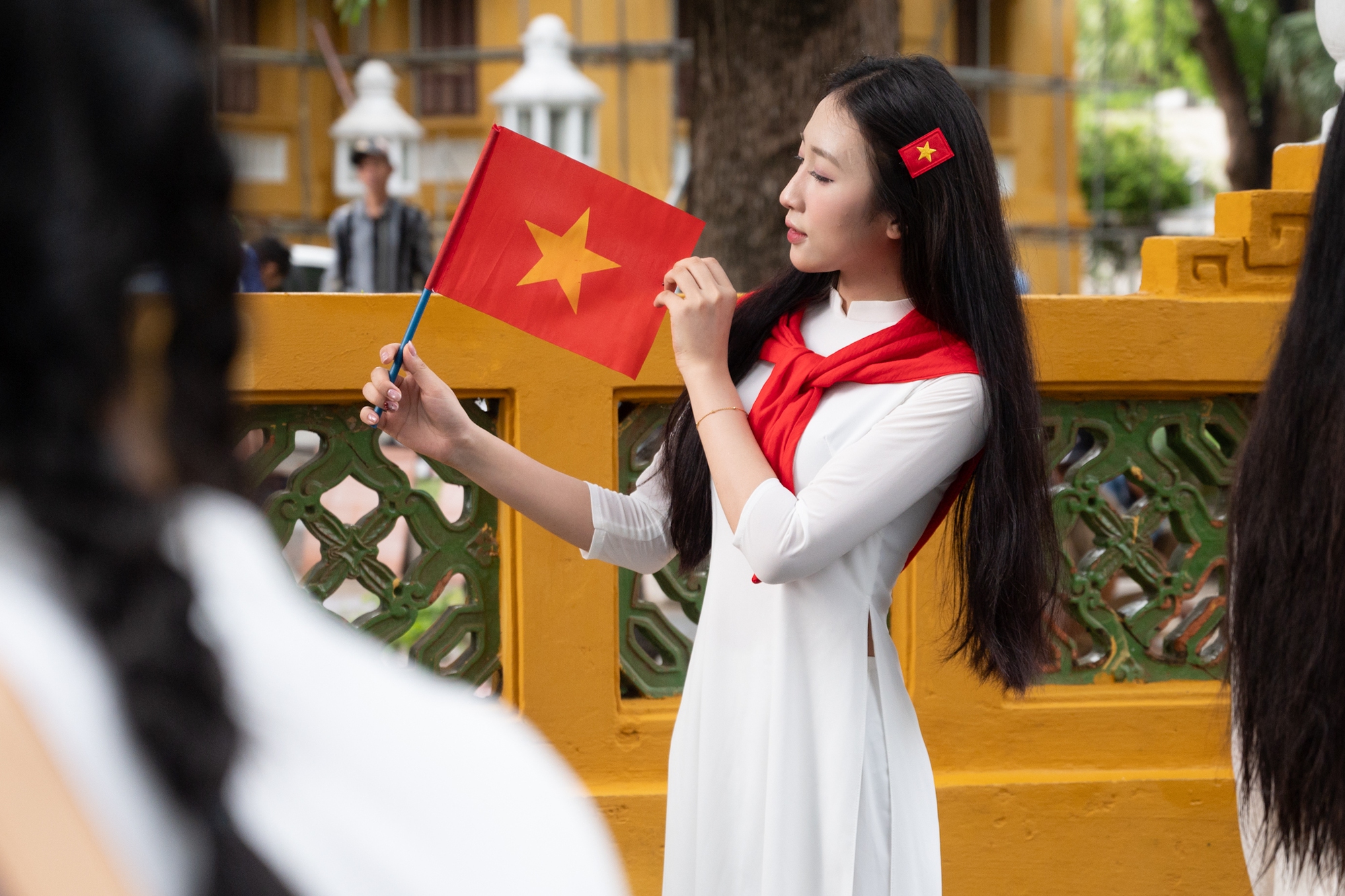 Hình ảnh trái ngược bất ngờ chỉ sau 10 phút ở Lăng Bác- Ảnh 17. Hình ảnh trái ngược bất ngờ chỉ sau 10 phút ở Lăng Bác- Ảnh 17.