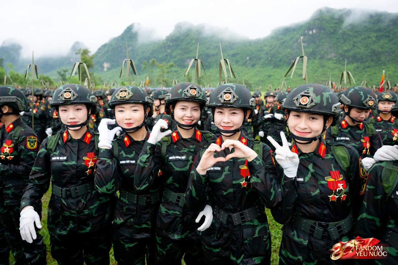 Những nữ quân nhân gây ấn tượng mạnh trong buổi tổng hợp luyện A80 dưới mưa- Ảnh 10. Những nữ quân nhân gây ấn tượng mạnh trong buổi tổng hợp luyện A80 dưới mưa- Ảnh 10.