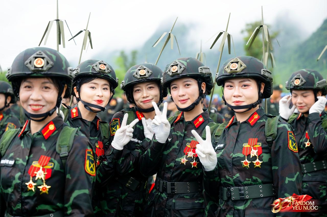 Những nữ quân nhân gây ấn tượng mạnh trong buổi tổng hợp luyện A80 dưới mưa- Ảnh 13. Những nữ quân nhân gây ấn tượng mạnh trong buổi tổng hợp luyện A80 dưới mưa- Ảnh 13.