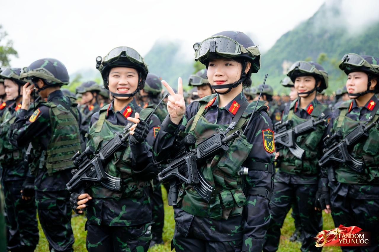 Những nữ quân nhân gây ấn tượng mạnh trong buổi tổng hợp luyện A80 dưới mưa- Ảnh 14. Những nữ quân nhân gây ấn tượng mạnh trong buổi tổng hợp luyện A80 dưới mưa- Ảnh 14.
