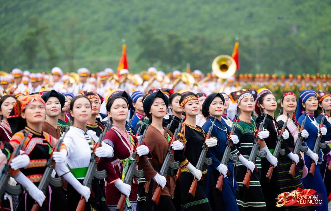 Những nữ quân nhân gây ấn tượng mạnh trong buổi tổng hợp luyện A80 dưới mưa- Ảnh 5. Những nữ quân nhân gây ấn tượng mạnh trong buổi tổng hợp luyện A80 dưới mưa- Ảnh 5.